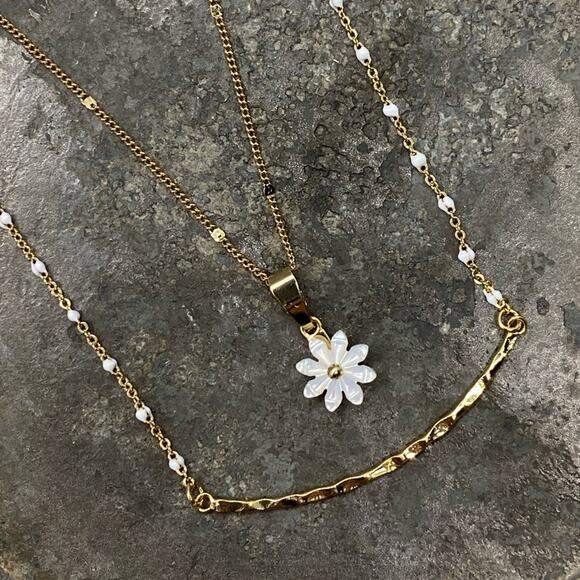 NEW FP x Luna Norte Flower Mother Of Pearl Necklace Set - Picture 4 of 10